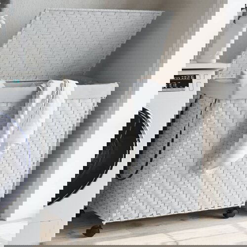 vidaXL Košara za perilo s kolesi bela 60x35x60,5 cm ratan Cene
