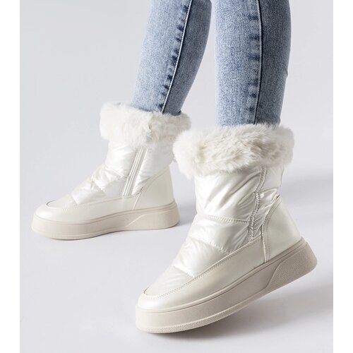 Gemre White insulated snow boots with fur Oliver Cene