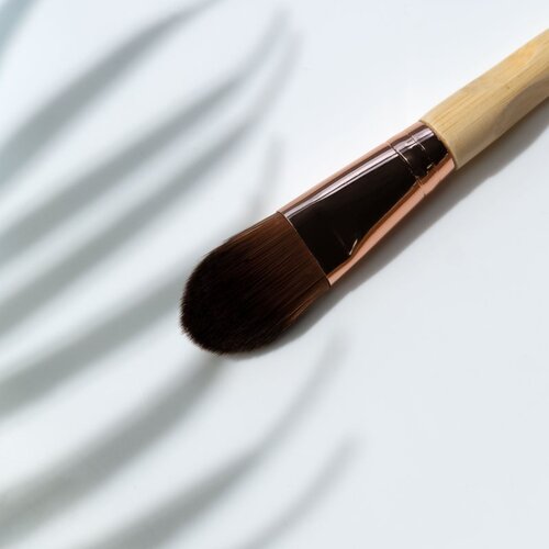 So Eco Foundation &amp;amp; Concealer Duo čopič za tekoči puder in korektor obojestranski 1 kos Slike