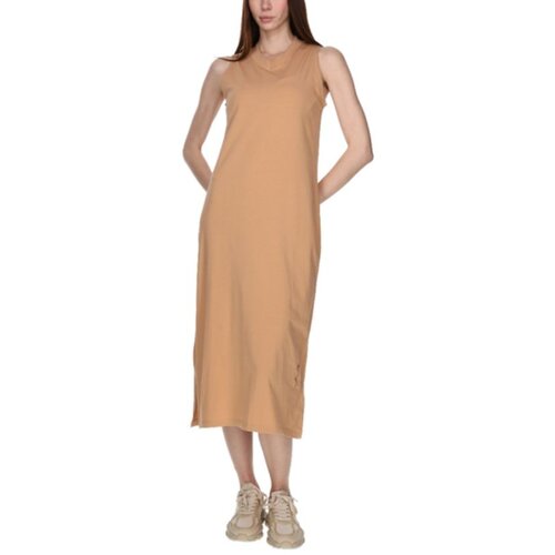 Champion Dress Cene