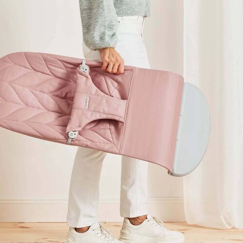 BABYBJORN njihaljka balance bliss woven petal quilt dusty pink Slike