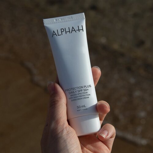 Alpha-H Protection Plus dnevna hidratantna krema SPF 50+ 50 ml Slike