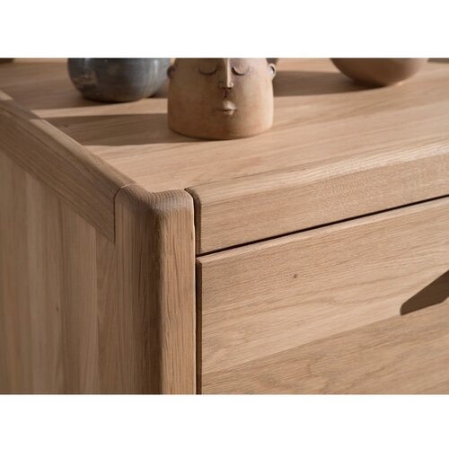 Vipack Otro&amp;scaron;ka komoda iz masivnega hrasta v naravni barvi 100x95x55 cm Forrest &amp;ndash; Slike