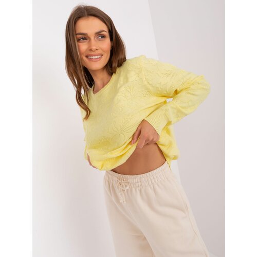 Fashion Hunters Light yellow women's classic sweater with long sleeves Slike