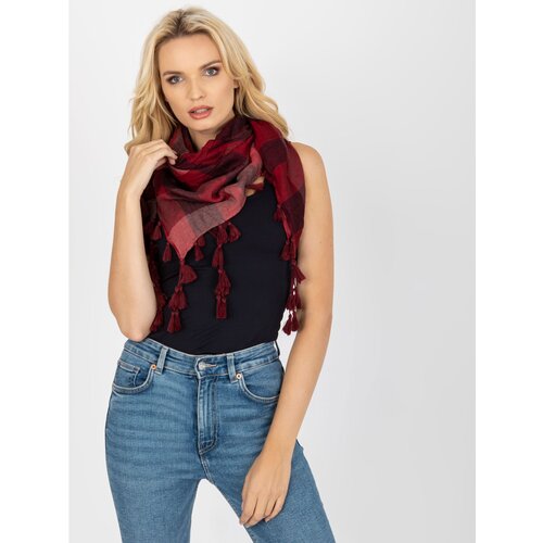 Fashion Hunters Women&amp;#039;s red scarf with fringes Slike