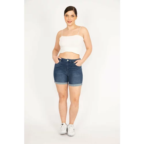 Şans Women's Navy Plus Size 5-Pocket Skinny Denim Shorts.