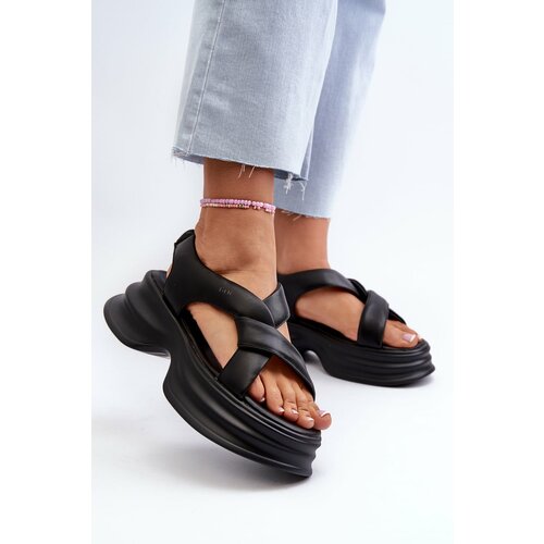 Kesi Women's leather sandals on a chunky sole in black GOE Cene
