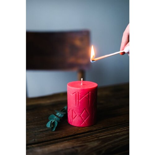 Smells Like Spells Rune Candle Freya di&amp;scaron;eča sveča (love/relationship) 300 g Slike