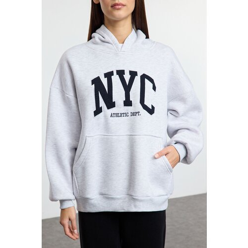 Trendyol Grey Melange Oversize/Wide Pattern Hooded Slogan Embroidered Knitted Sweatshirt Slike