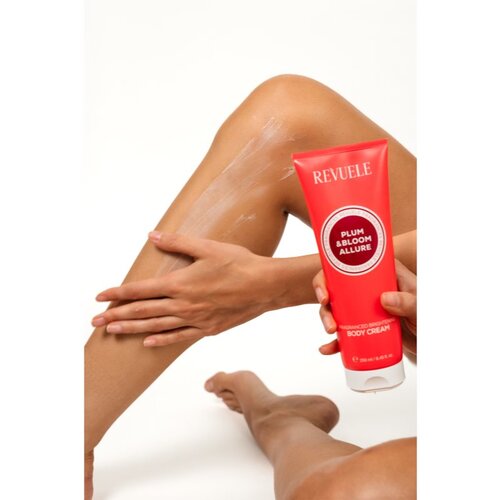 Revuele Plum &amp;amp; Bloom Allure Fragranced Brightening Body Cream posvetlitvena krema za telo z vlažilnim učinkom za ženske 250 ml Slike