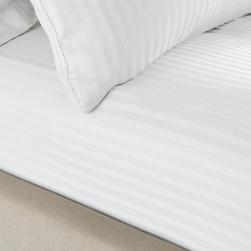 Catherine Lansfield Bela napenjalna rjuha iz damasta 150x200 cm Satin Stripe – Cene