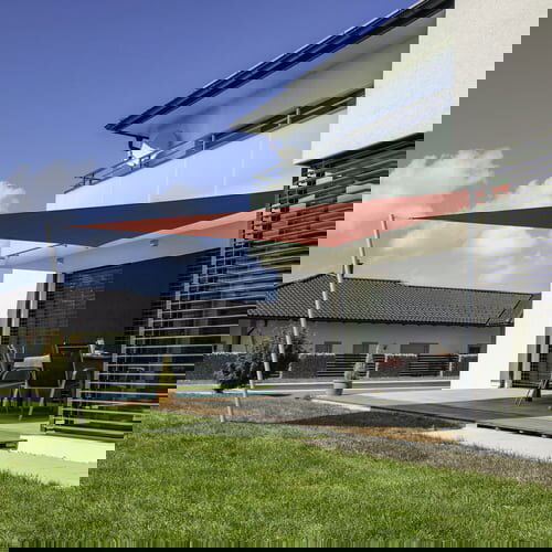 Windhager Jadro SunSail CANNES trikotnik 3x3x3m - rdeča Slike