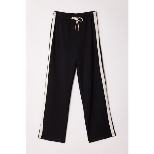 Trendyol Black More Sustainable 100% Viscose (LENZING™ ECOVERO™ ) Wide Cut Sweatpants Slike