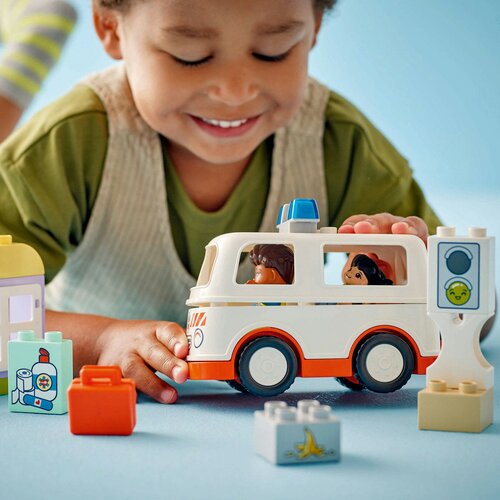 Lego DUPLO&amp;reg; - Kola hitne pomoći i vozač (10447) Slike