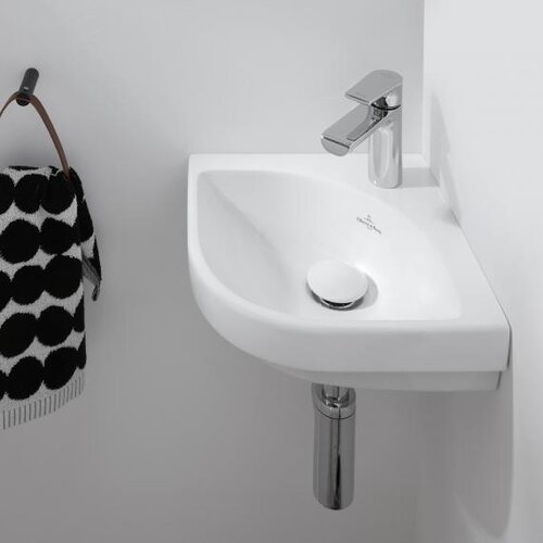 Villeroy Boch 437146R1 Subway 3.0 CeramicPlus 32 x 32 cm kotni umivalnik z odprtino za armaturo Slike