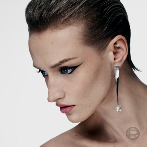 L&amp;acute;Or&amp;eacute;al Paris x Mugler precizno vodoodporno črtalo v obliki flomastra odtenek Black 1.1 ml Slike