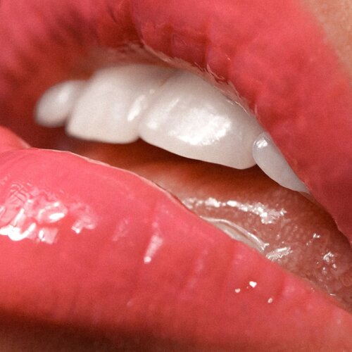 Gabriella Salvete Glosstitude Peptide Lip Gloss vlažilni sijaj za ustnice odtenek 04 Coral Energy 10 ml Slike