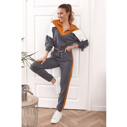 Fasardi Comfortable tracksuit sweatshirt with a stand-up collar and mustard-gray pants Slike