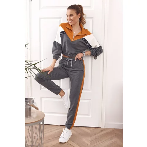 Fasardi Comfortable tracksuit sweatshirt with a stand-up collar and mustard-gray pants