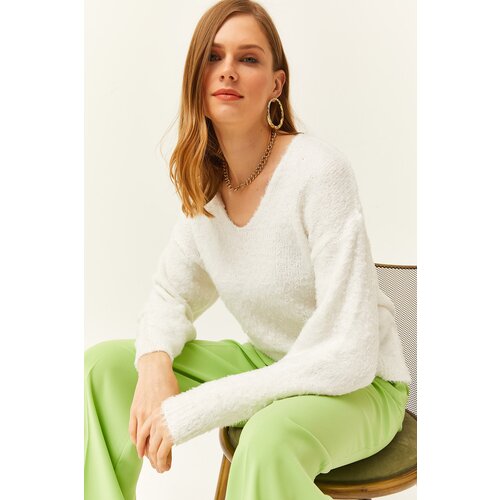 Olalook Women's White V-Neck Bearded Soft Textured Knitwear Sweater Cene