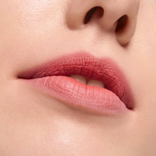 Essence Blur Souffl&amp;eacute; mat tekući ruž za usne nijansa 03 Hot Offline 3.6 ml Slike