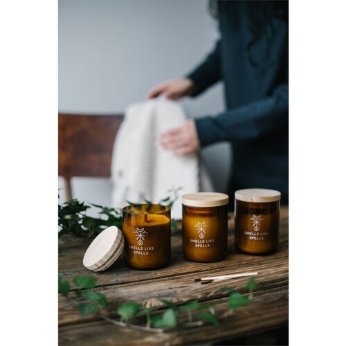 Smells Like Spells Norse Magic Frigga di&amp;scaron;eča sveča z lesenim stenjem (home/partnership) 200 g Slike
