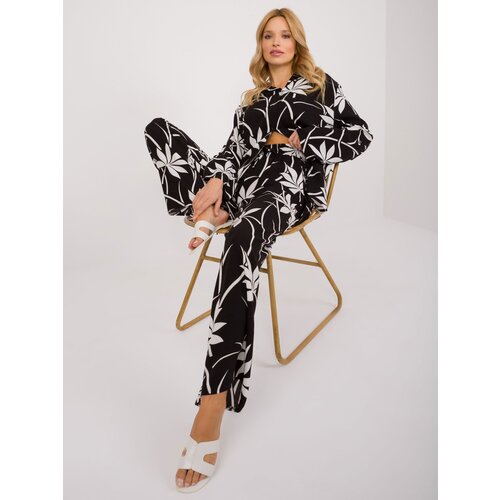 Fashion Hunters Black and white two-piece summer set with print Cene