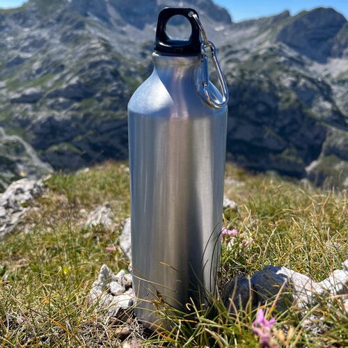 Na vrhu boca sa karabinerom 750ml Cene