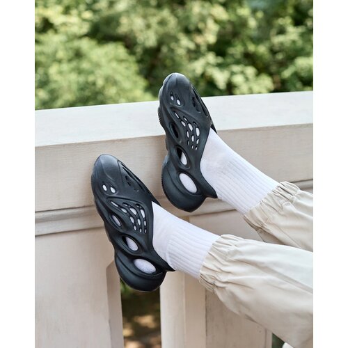Resti Black women's sports shoes with cutouts Loydi Cene