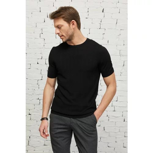 ALTINYILDIZ CLASSICS Men's Black Standard Fit Normal Cut Crew Neck Short Sleeved Jacquard Knitwear T-Shirt.