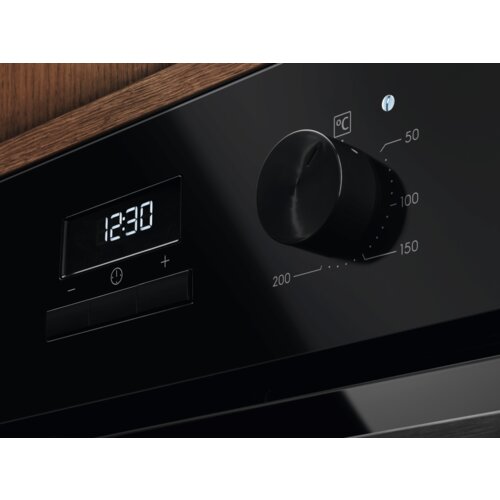 Electrolux Ugradbena pećnica LOH3H00BK Slike