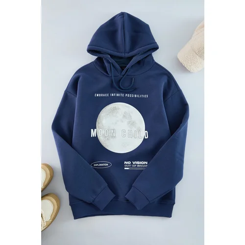 Trendyol Navy Blue Oversize/Wide Cut Hooded Printed Sweatshirt with Fleece Inside