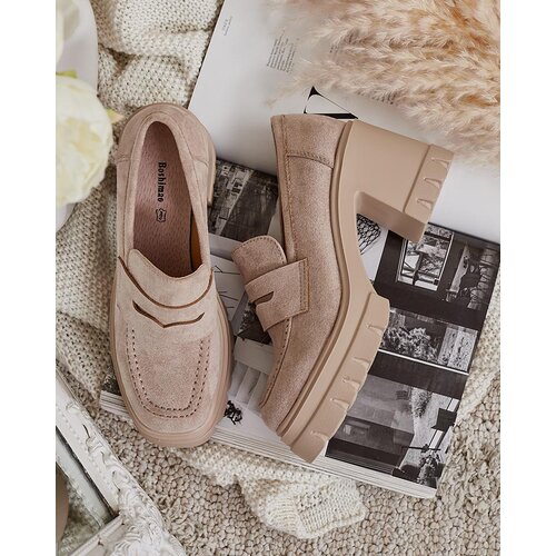 Resti Women's moccasins on a post Narvoti Cene