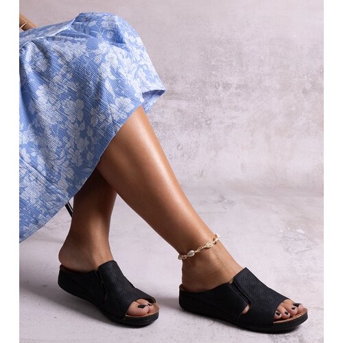 Gemre Black perforated Marouna clogs Cene