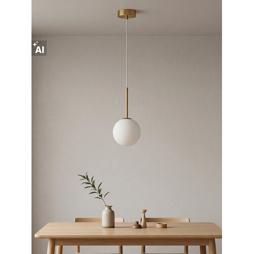 Sinsay Viseća lampa sa zlatnim detaljima i okruglim sjenilom Slike