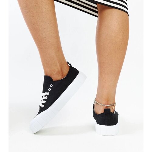 D/CEO Black trainers Beat Cene