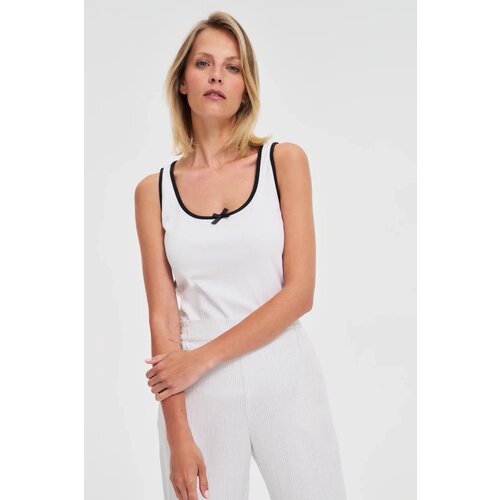 Marisse Fitted White Top Slike
