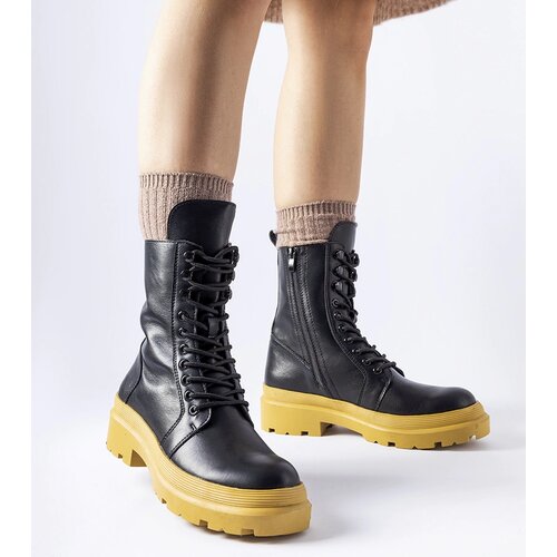 Gemre Black boots on a yellow sole Quennie Cene