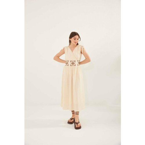 Laluvia Front Embroidered Lined Dress Cene