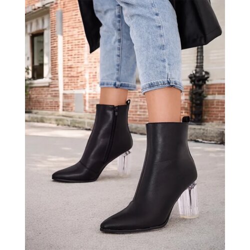 Resti Women's boots on a post Ovnese Cene