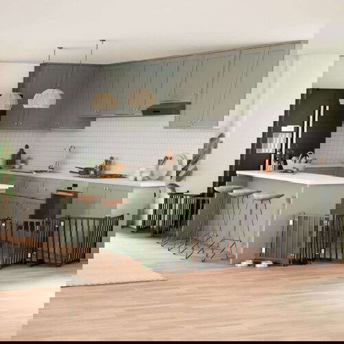 vidaXL Ograda za pse z vrati zložljiva 12 panelov črna 600 cm les Cene