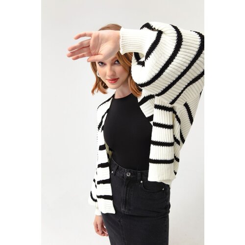 Lafaba Women's White Oversize Striped Knitwear Cardigan Cijene