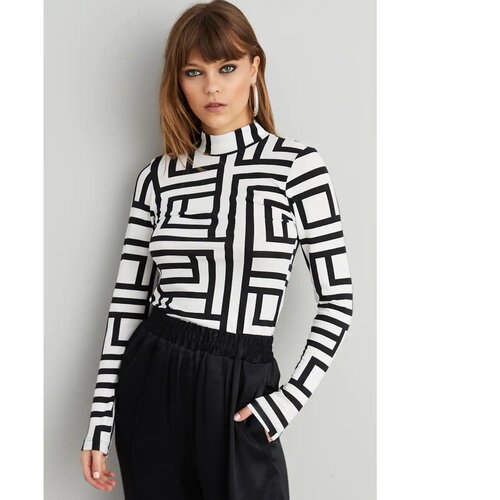 Cool & Sexy Women's Black and White Half Fisherman Patterned Blouse Cene