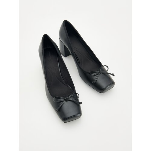 Reserved Ladies` pumps - črna Slike
