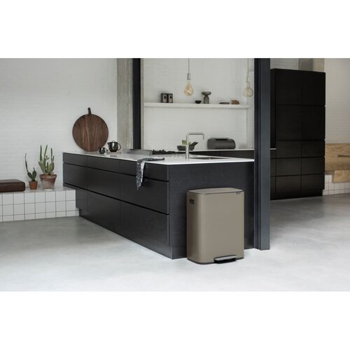 Brabantia Siva željezna kanta za smeće s pedalom 60 l Bo &amp;ndash; Slike