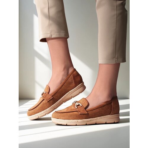 Resti Women's low shoes with a decoration on the toe Cene
