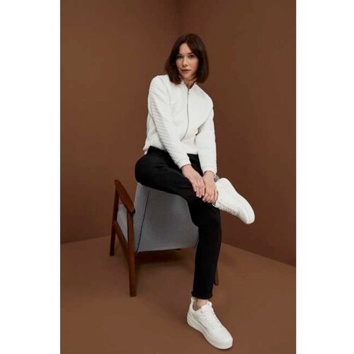 Moodo Pants with stripes Cene