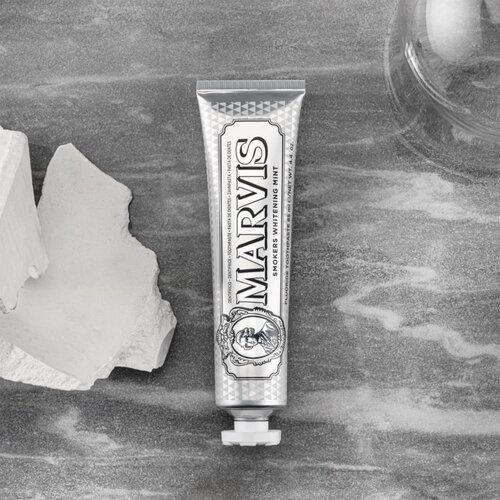 Marvis Whitening Smokers Mint pasta za izbjeljivanje zuba za pu&amp;scaron;ače okus Mint 25 ml Slike