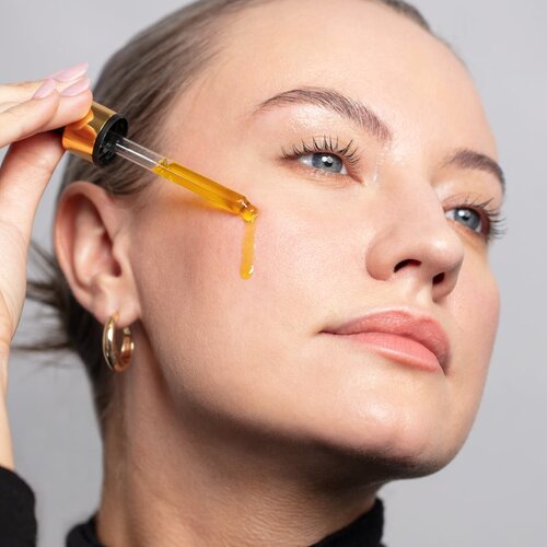 Antipodes Divine Face Oil Rosehip &amp;amp; Avocado Oil za&amp;scaron;čitni serum proti prvim znakom staranja kože 30 ml Slike