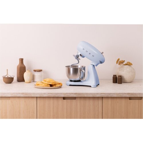 Smeg SMF05PBEU Kuhinja stroj pastelno v modre barve slogu 50-ih, 1000 W, 4,8 l skleda za me&amp;scaron;anje in dodatki Slike